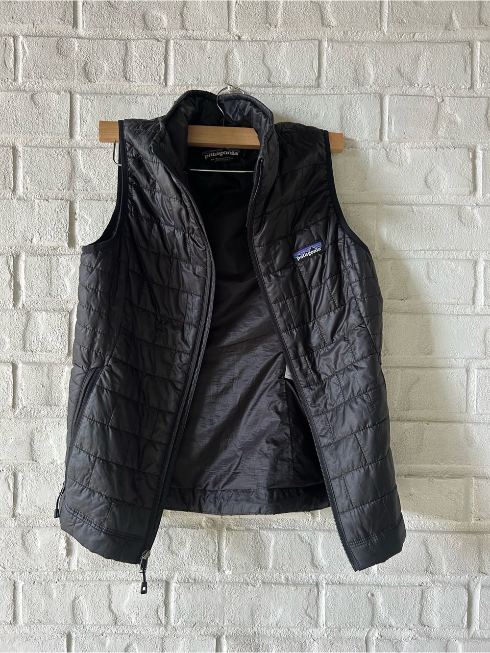 Patagonia XS women’s puffer vest